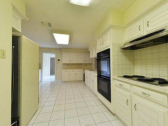 4th image of 15106 Gladebrook Dr