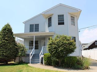 180 Garfield St, Freeport, NY 11520