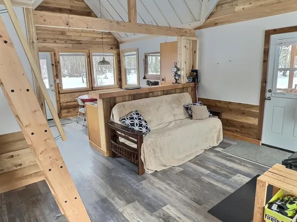 42487 S Moose Track Ln, Talkeetna, AK 99676