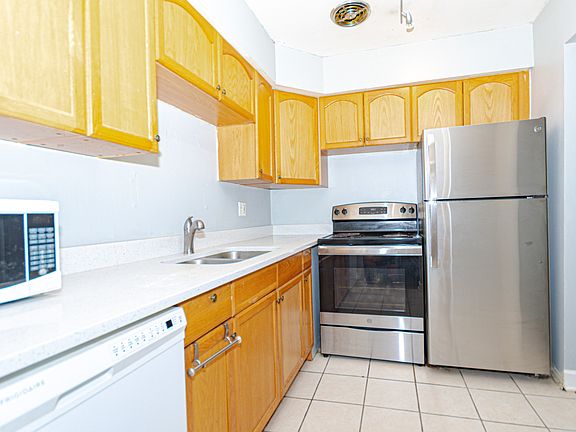 4th image of 5950 N Kenmore Ave APT 208