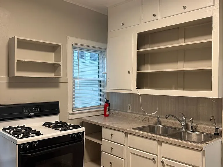 1213 Grand St — Photo 9