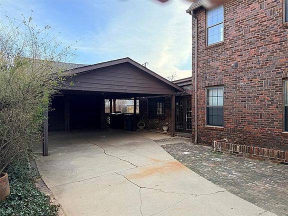 2nd image of 808 NW 41st St