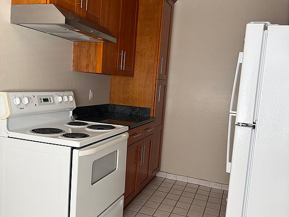 4th image of 2231 Village Ct #3
