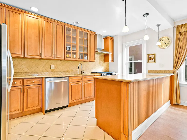 23-13 Ditmars Blvd #TOP — Photo 1