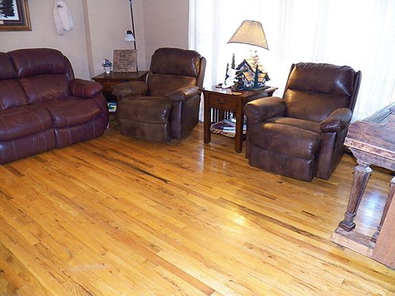 Family Room w/Hardwood Flr