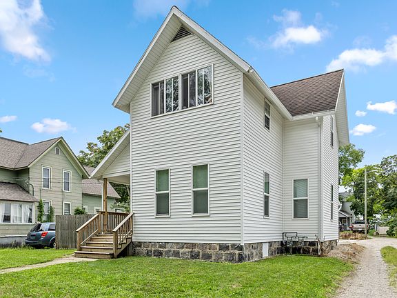 3rd image of 818 Dayton St SW #1