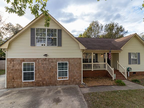 2nd image of 840 Kemp Meadow Dr