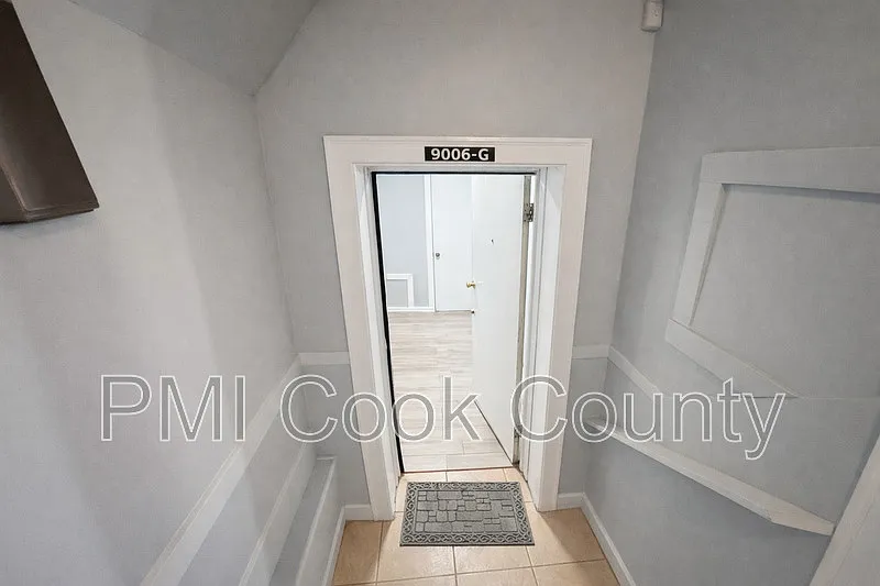 2 bed, 1.0 bath, 1200 sqft, $1,218 — Photo 2