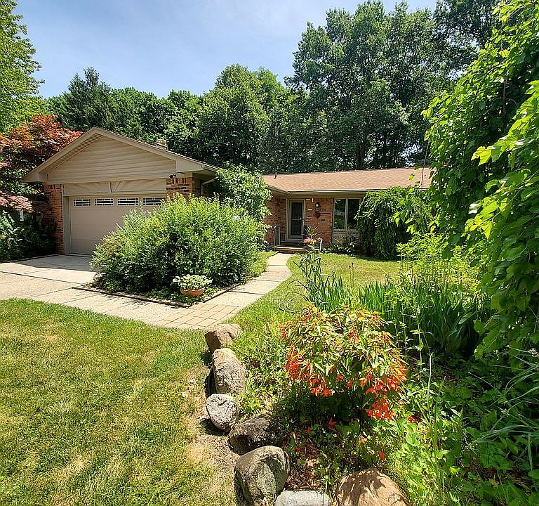 1st image of 2360 Highbury Dr