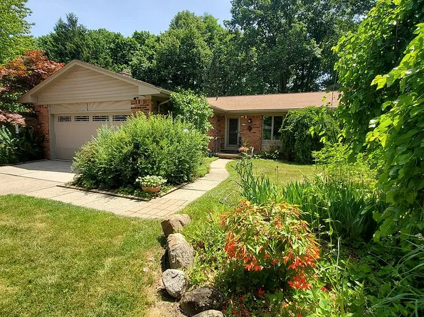 2360 Highbury Dr, Troy, MI 48085