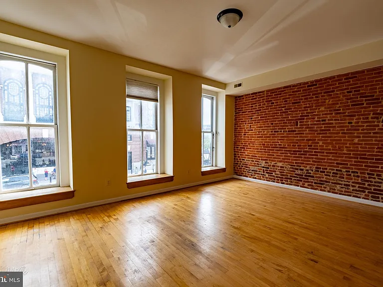 1712 Thames St — Photo 1