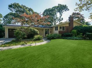 25 Leroy St, Dix Hills, NY 11746