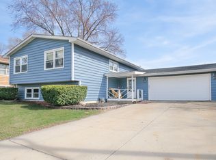 1202 Pomeroy Ct, St Charles, IL