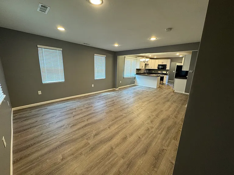 1022 N Kansas Ave — Photo 8