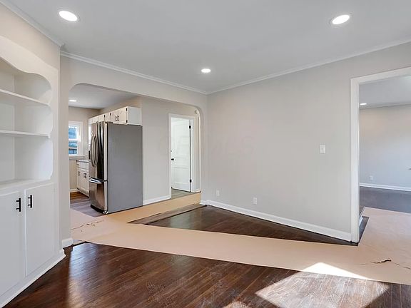 3rd image of 1133 Duxberry Ave