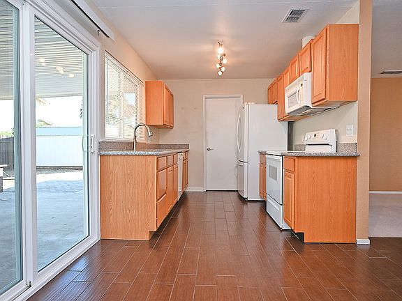 3rd image of 920 Pembroke Way