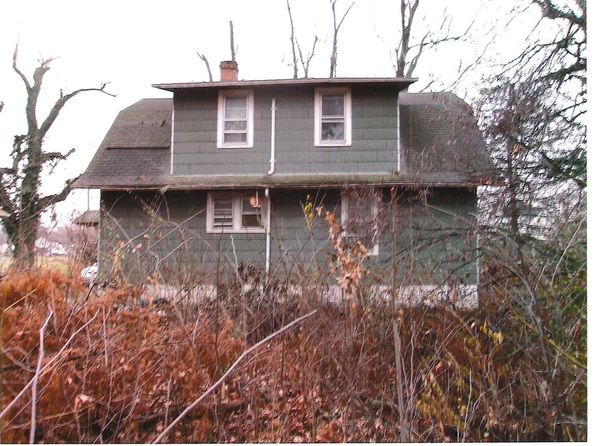 1221 E Park St, Taylorville, IL 62568