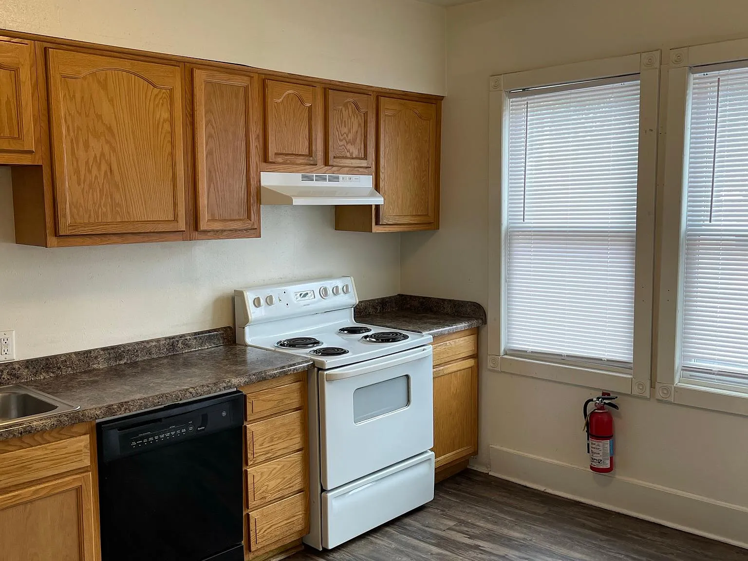 8 bed, 2831 sqft, $5,222 — Photo 2