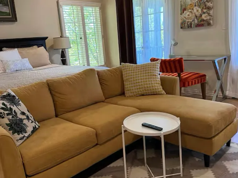 Huntington Cir — Photo 14