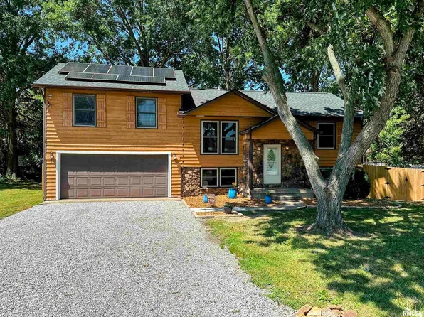 105 Stable Dr, Carterville, IL 62918