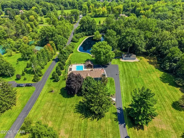 90 Hawthorne Dr, Lima, OH 45805