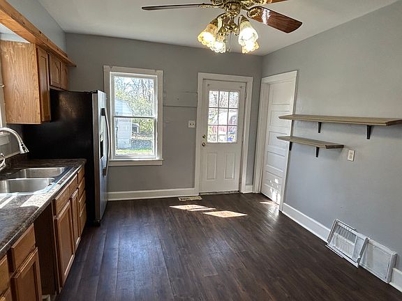 3rd image of 1403 S Harlan Ave