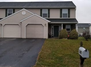 582 Daisy Dr, New Holland, PA 17557