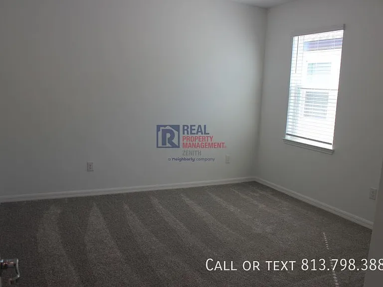3911 N Maryland Ave — Photo 24