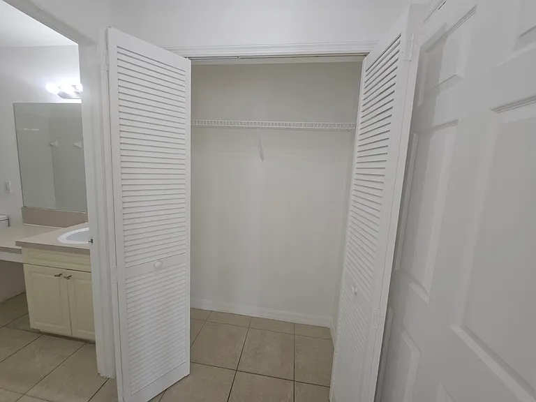 601 Washington Palm Loop #B — Photo 6