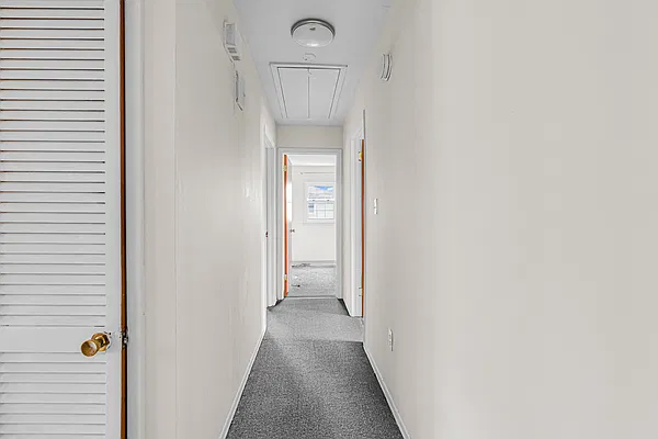 Building, photo 1