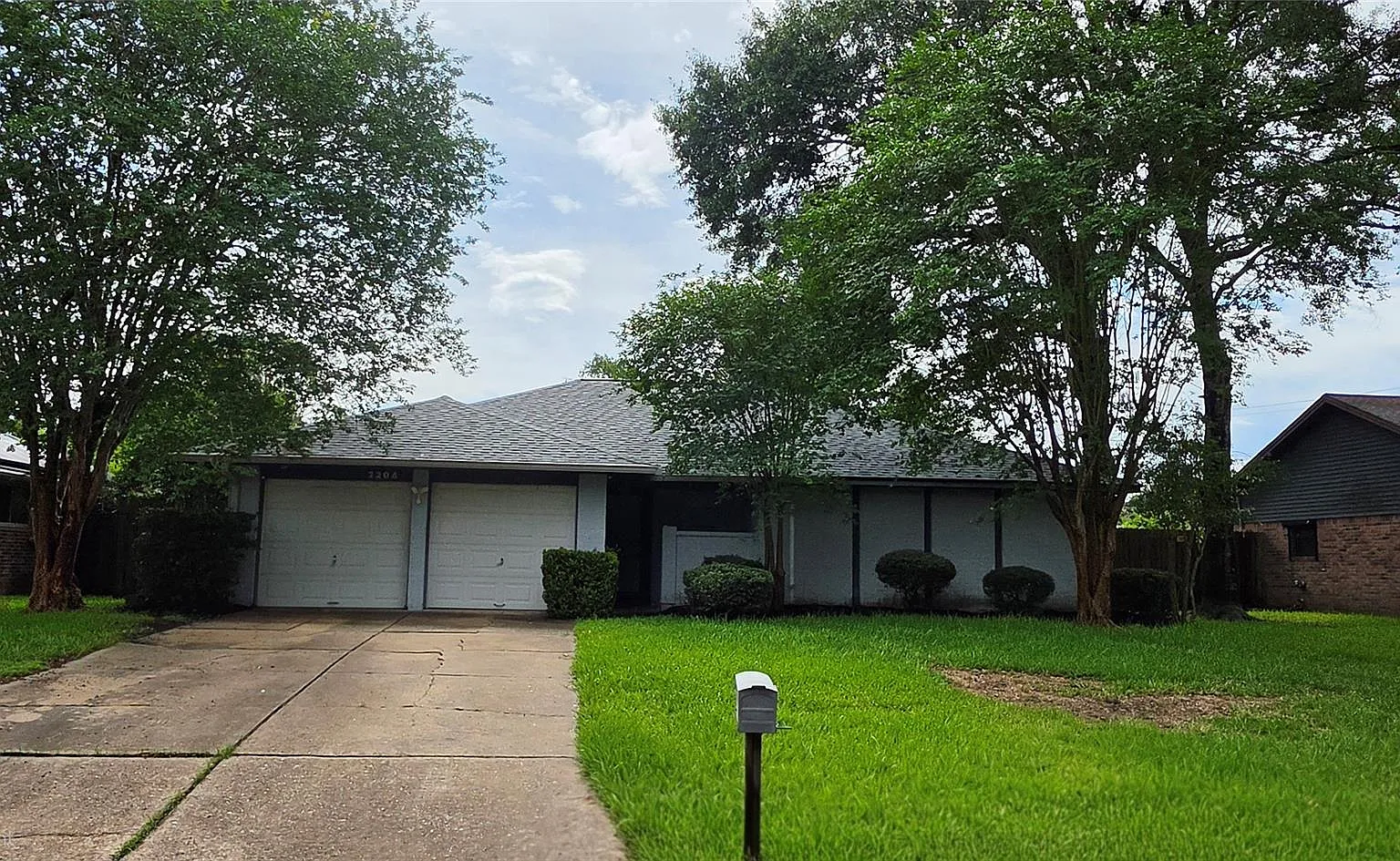 3 bed, 2.0 bath, 1454 sqft, $2,100 — Photo 1