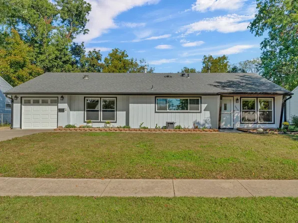 3916 SW 28th St, Topeka, KS 66614