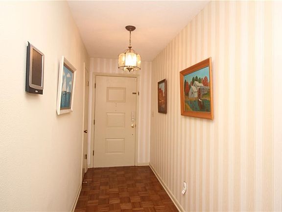 3rd image of 4505 Scottswood Dr