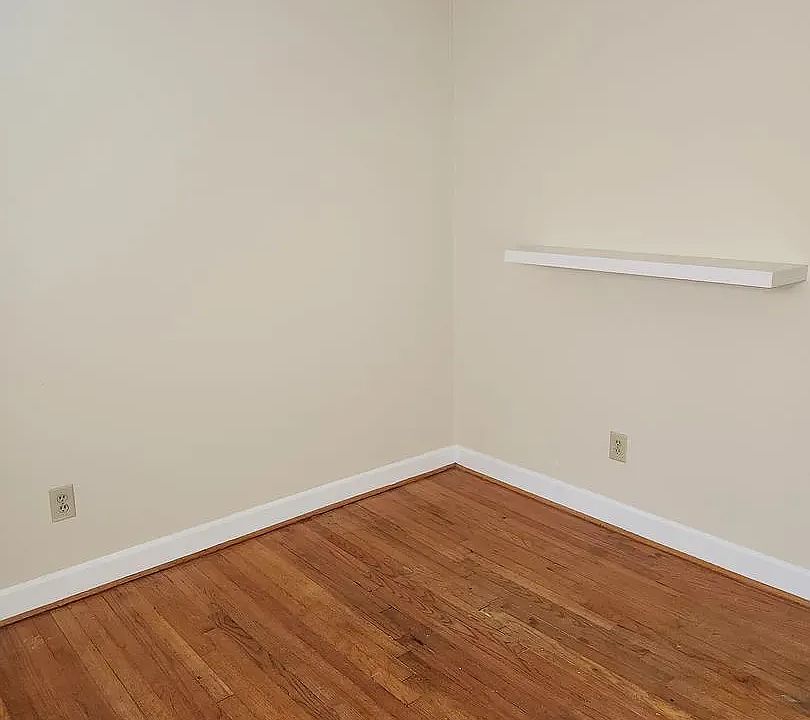 2nd image of 3201 Truman St