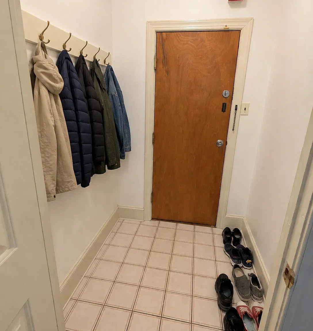 1 bed, 2502 sqft, $1,600 — Photo 4