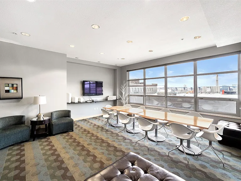 106 W Seeboth St #407 — Photo 35