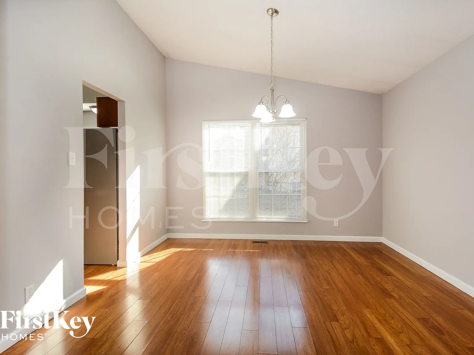 4 bed, 2.0 bath, 2403 sqft, $2,775 — Photo 4