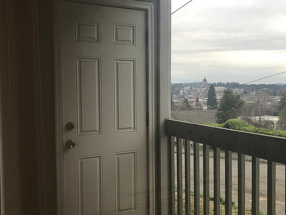4th image of 604 Eastside St NE #2