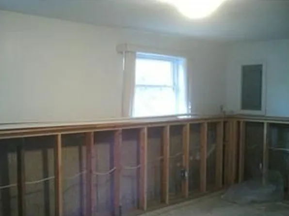 42 Laurel Rd, Charlestown, RI 02813
