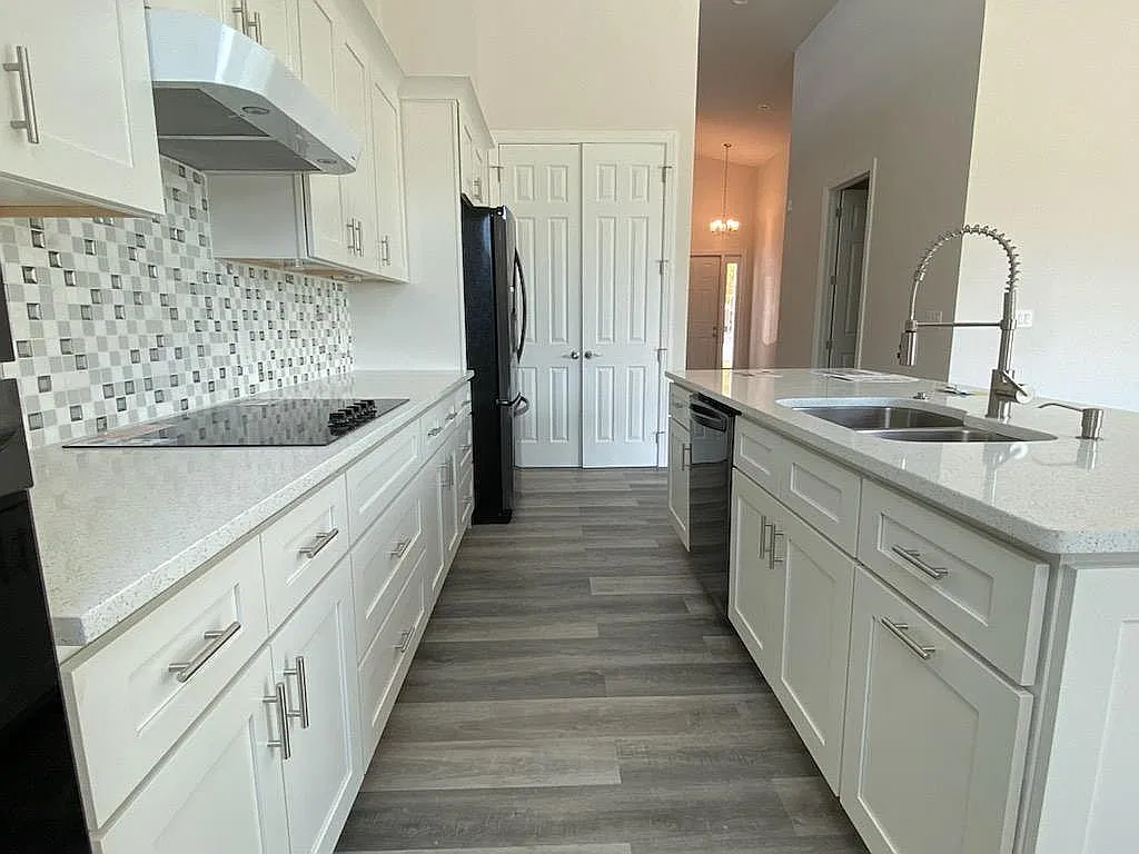 4 bed, 2.5 bath, 2050 sqft, $3,500 — Photo 4