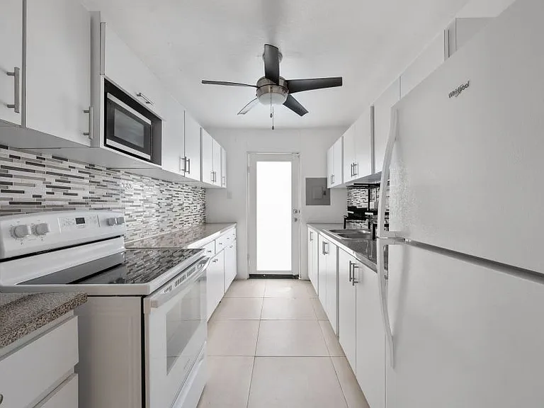 Urb Crown Hills 127 Calle Carite — Photo 21