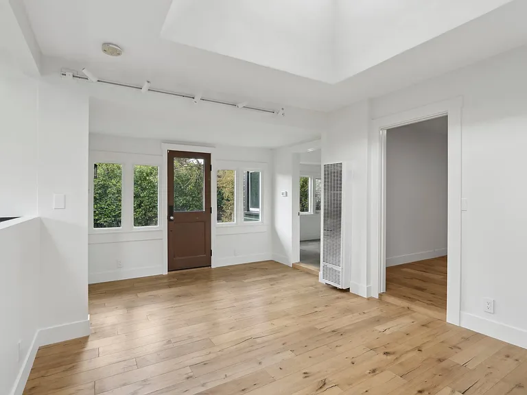 2747 Denby Ave — Photo 8