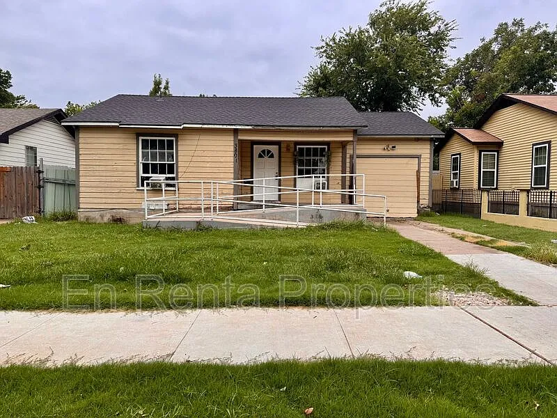 3 bed, 1.0 bath, 1110 sqft, $1,595 — Photo 1