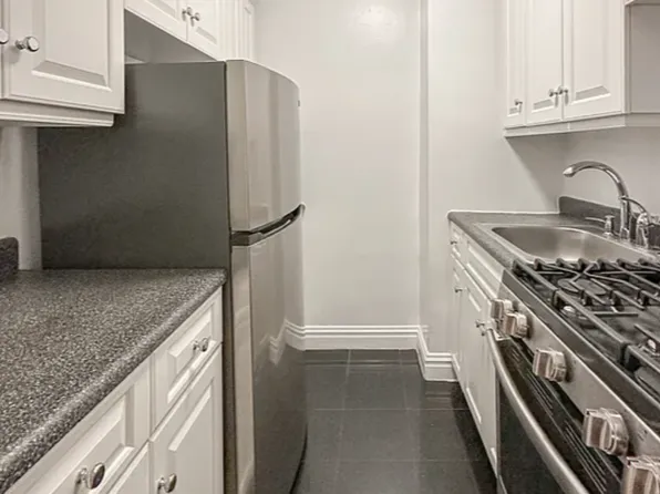 330 West 45th Street image 1 of 10