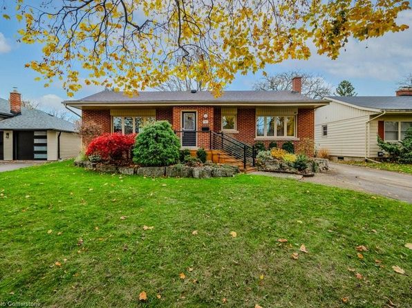957 Sanford Dr, Burlington, ON L7T 3G7