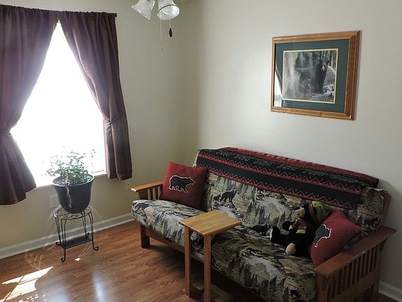 4th image of 1528 Banyan Ln