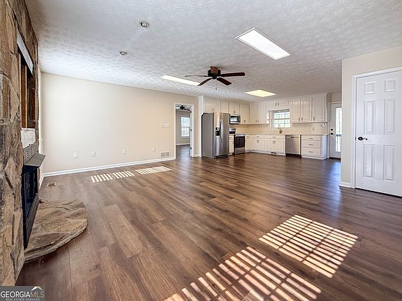 4th image of 499 Old Deer Path Way