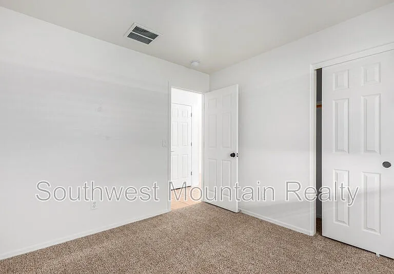 1140 W Oak Tree Ln — Photo 28