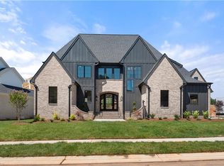 1205 Maple Chase Ln, Winston Salem, NC 27106