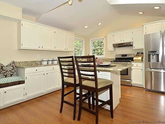 3rd image of 3196 Kinross Cir